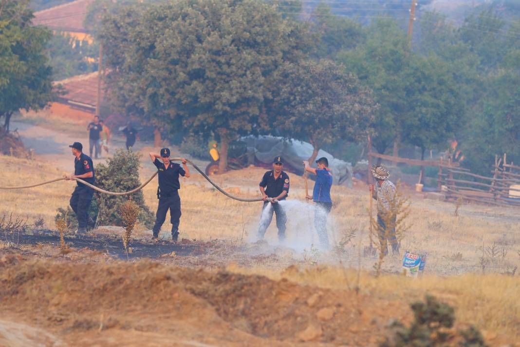 Uşak'ta orman yangını! Kızılcaören ve Kuşdemir köyleri arasındaki alan yanıyor 10